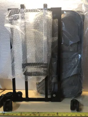 Collapsible pet carrier on wheels