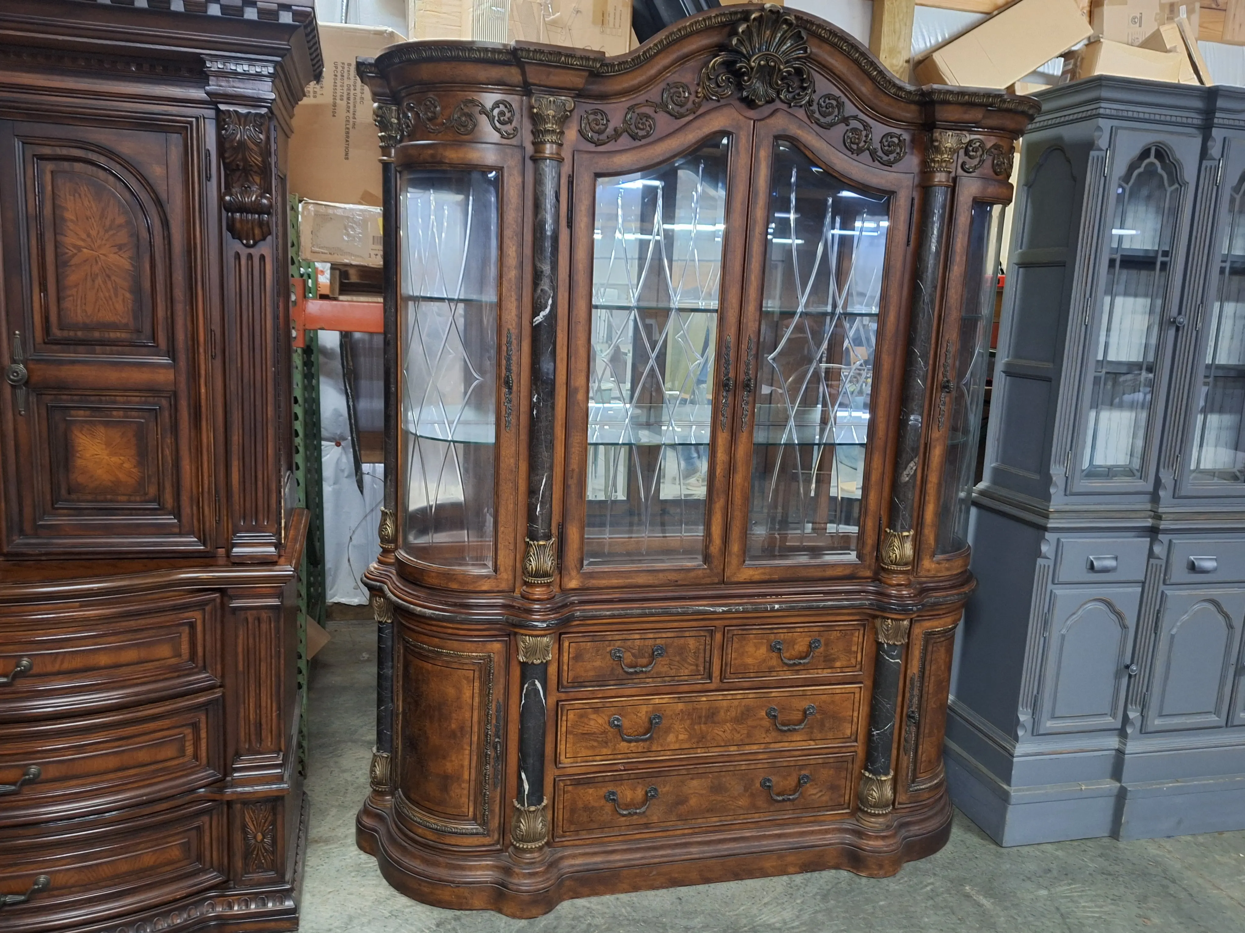 Live auction photo