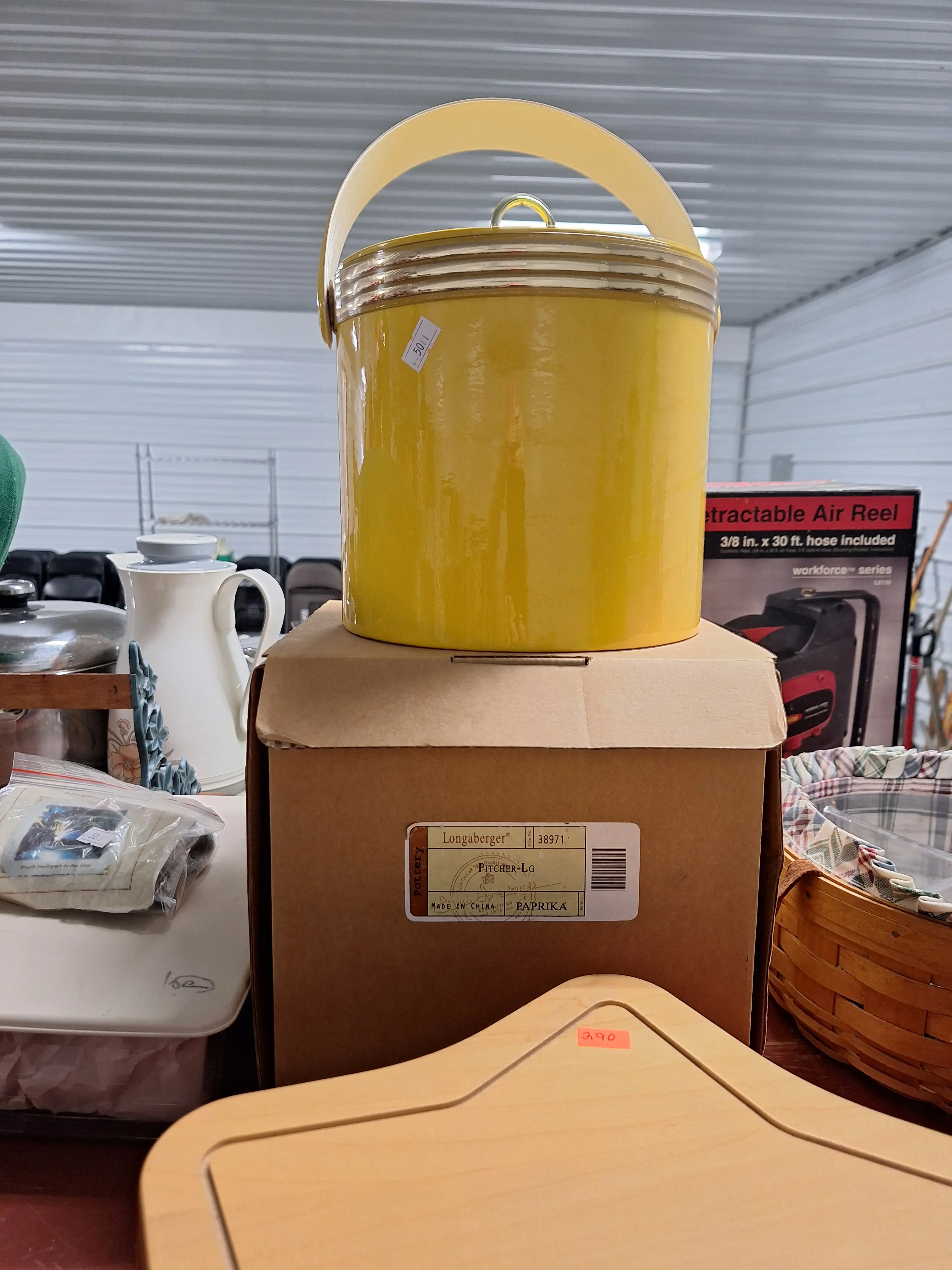 Live auction photo