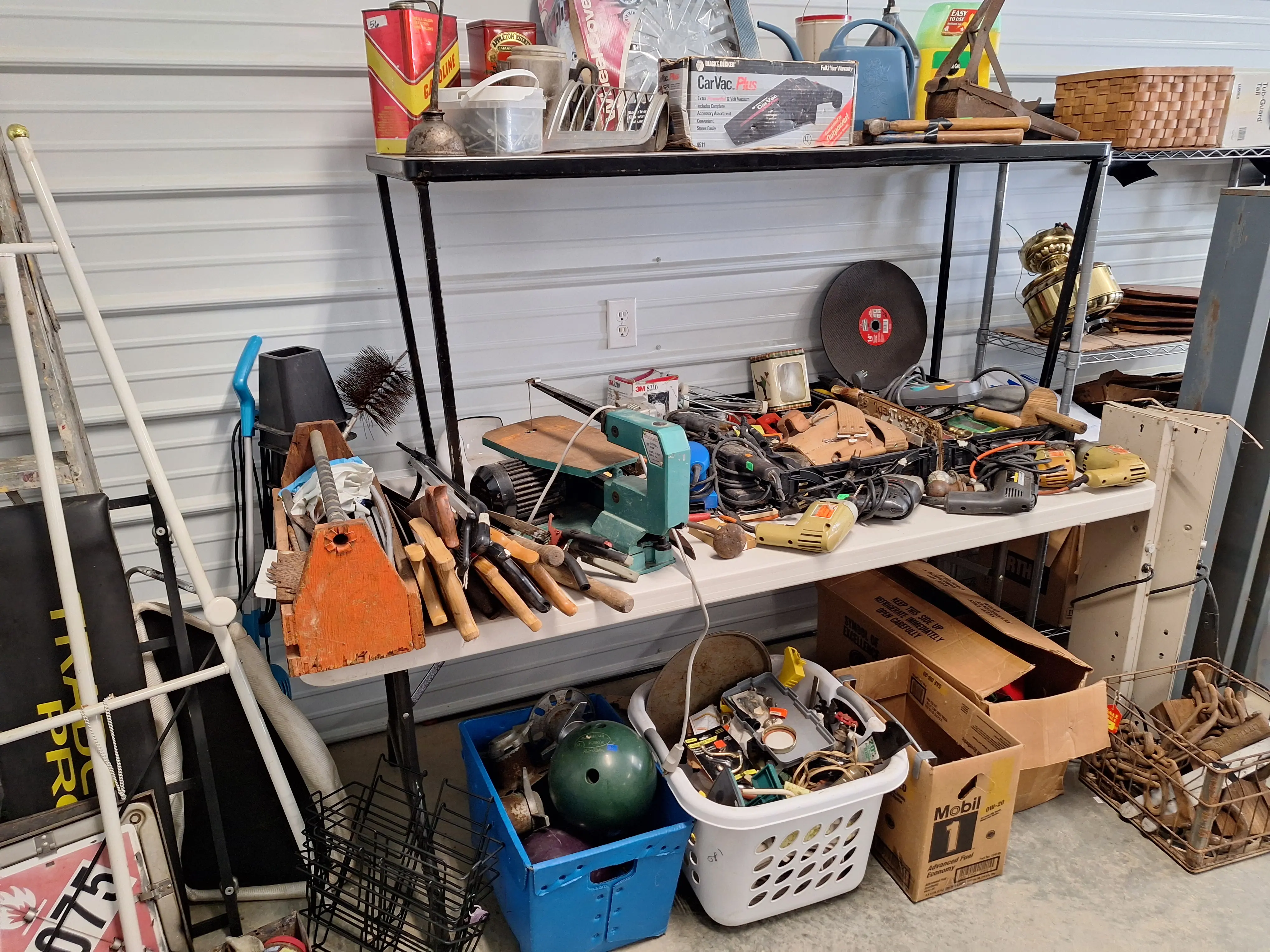 Live auction photo