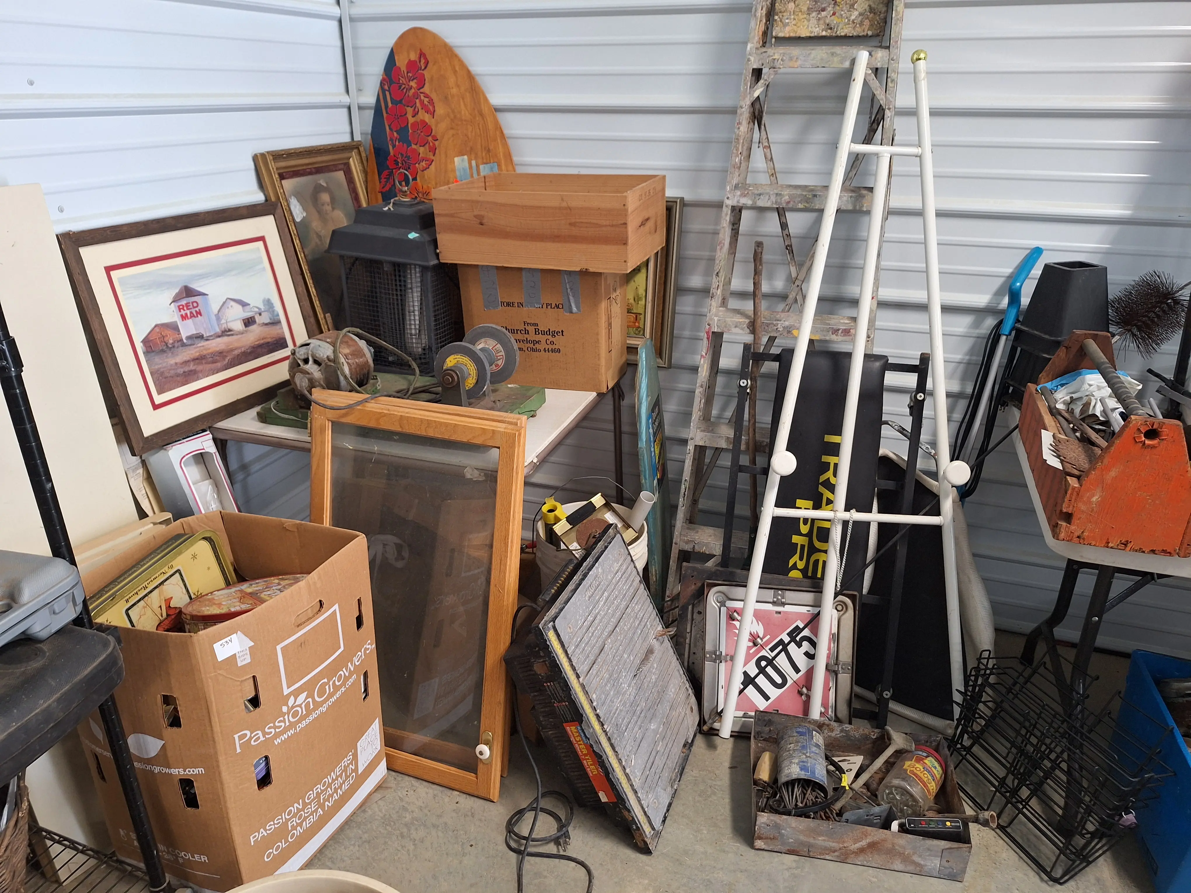 Live auction photo