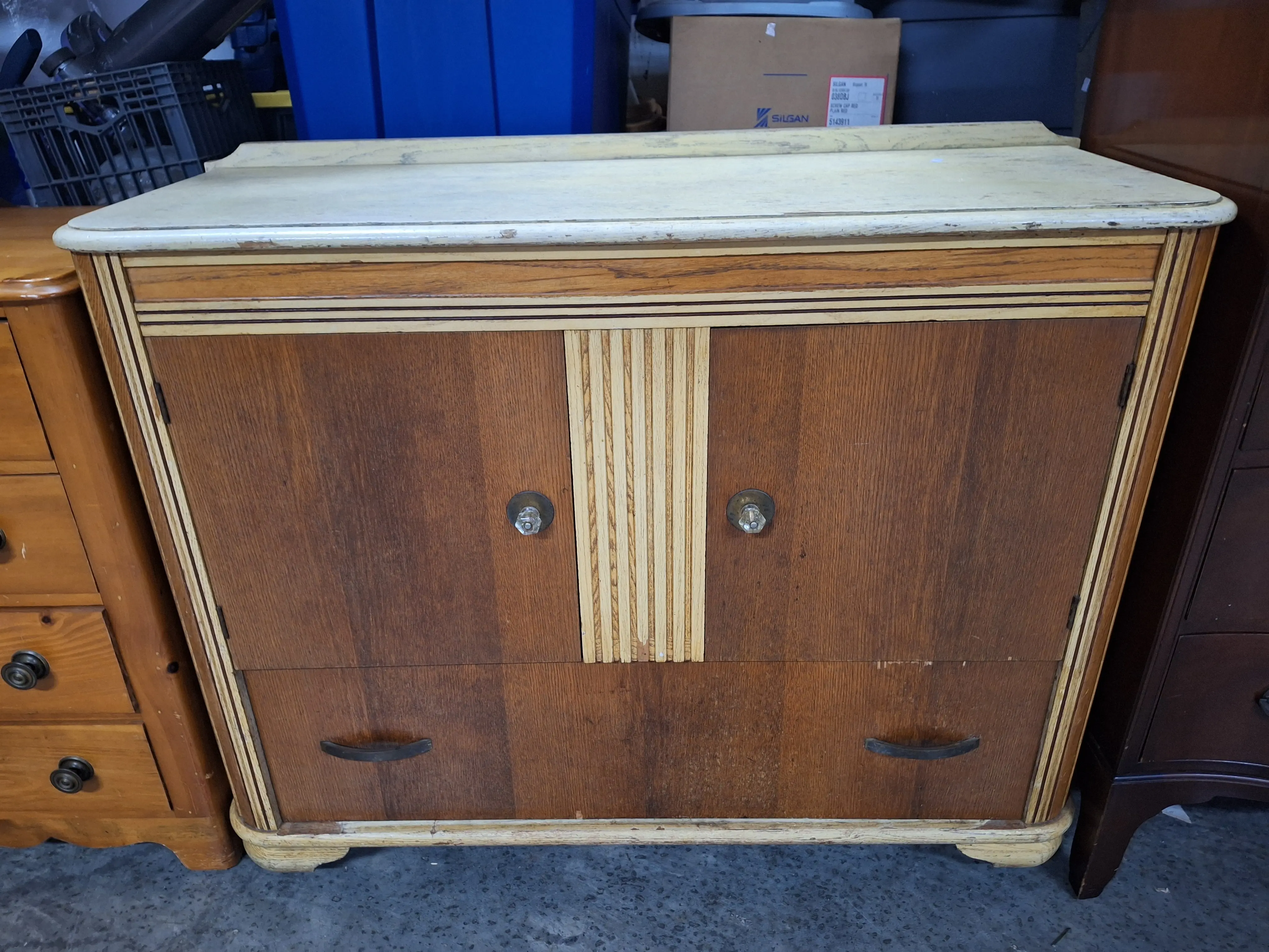Live auction photo