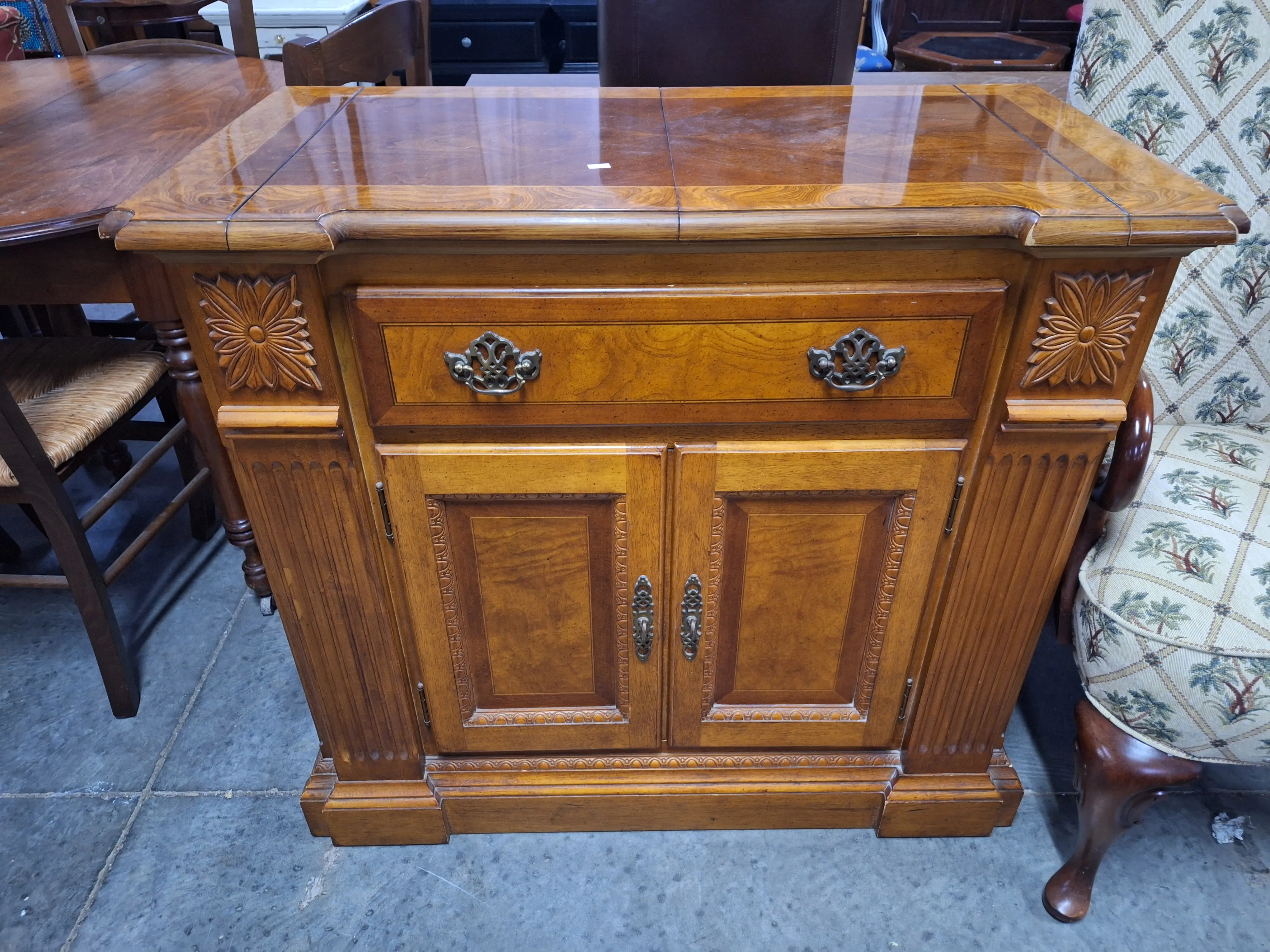 Live auction photo