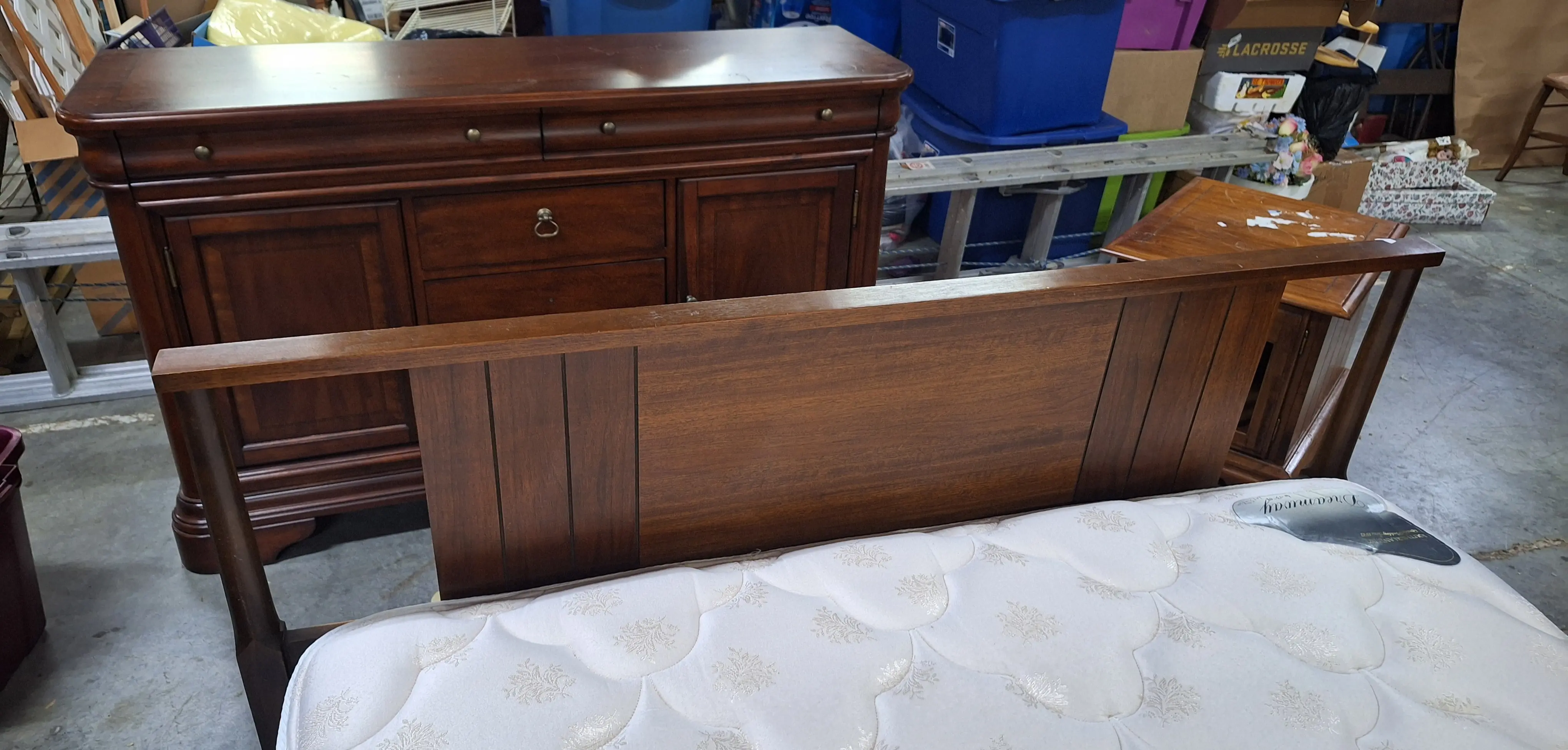 Live auction photo