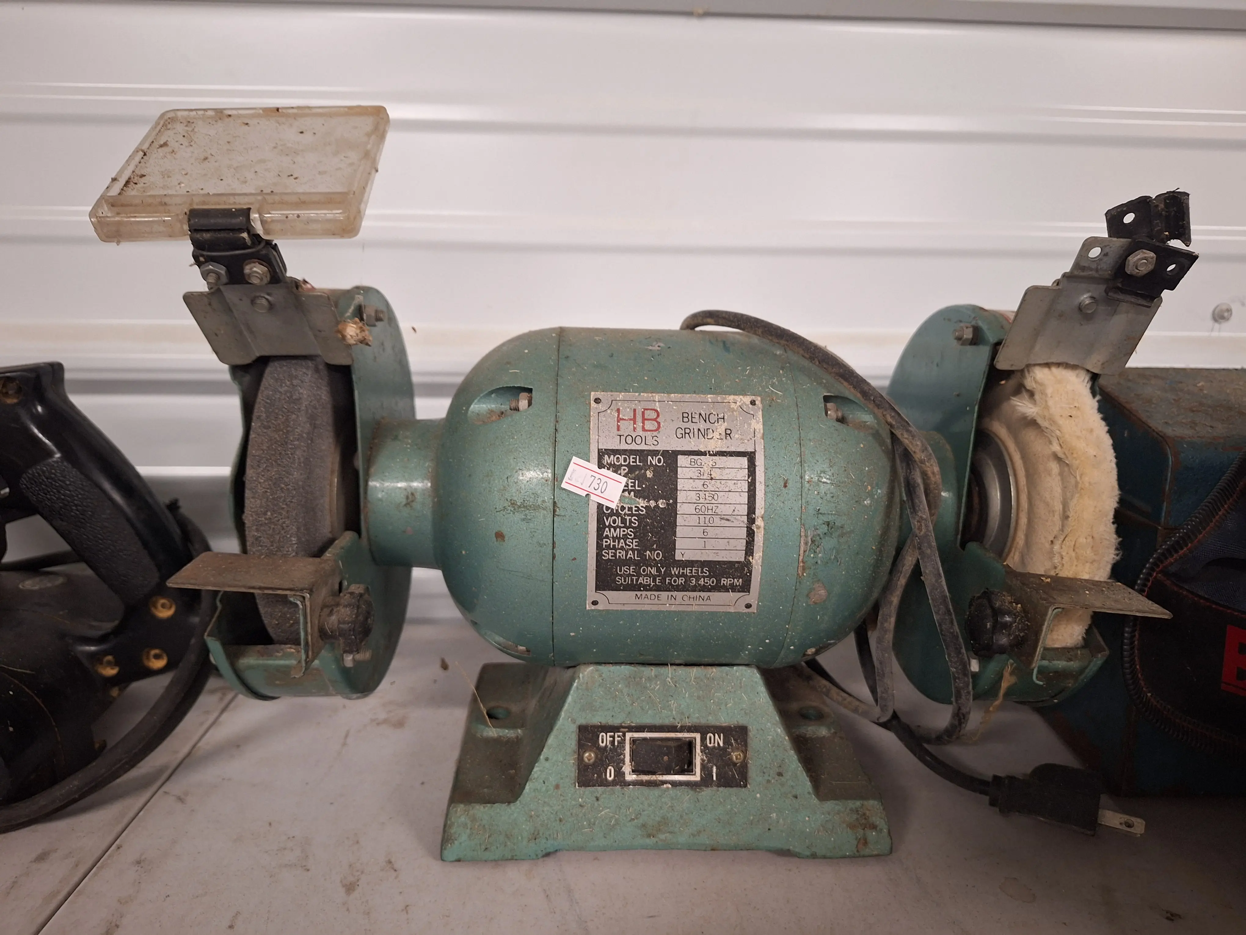 Live auction photo