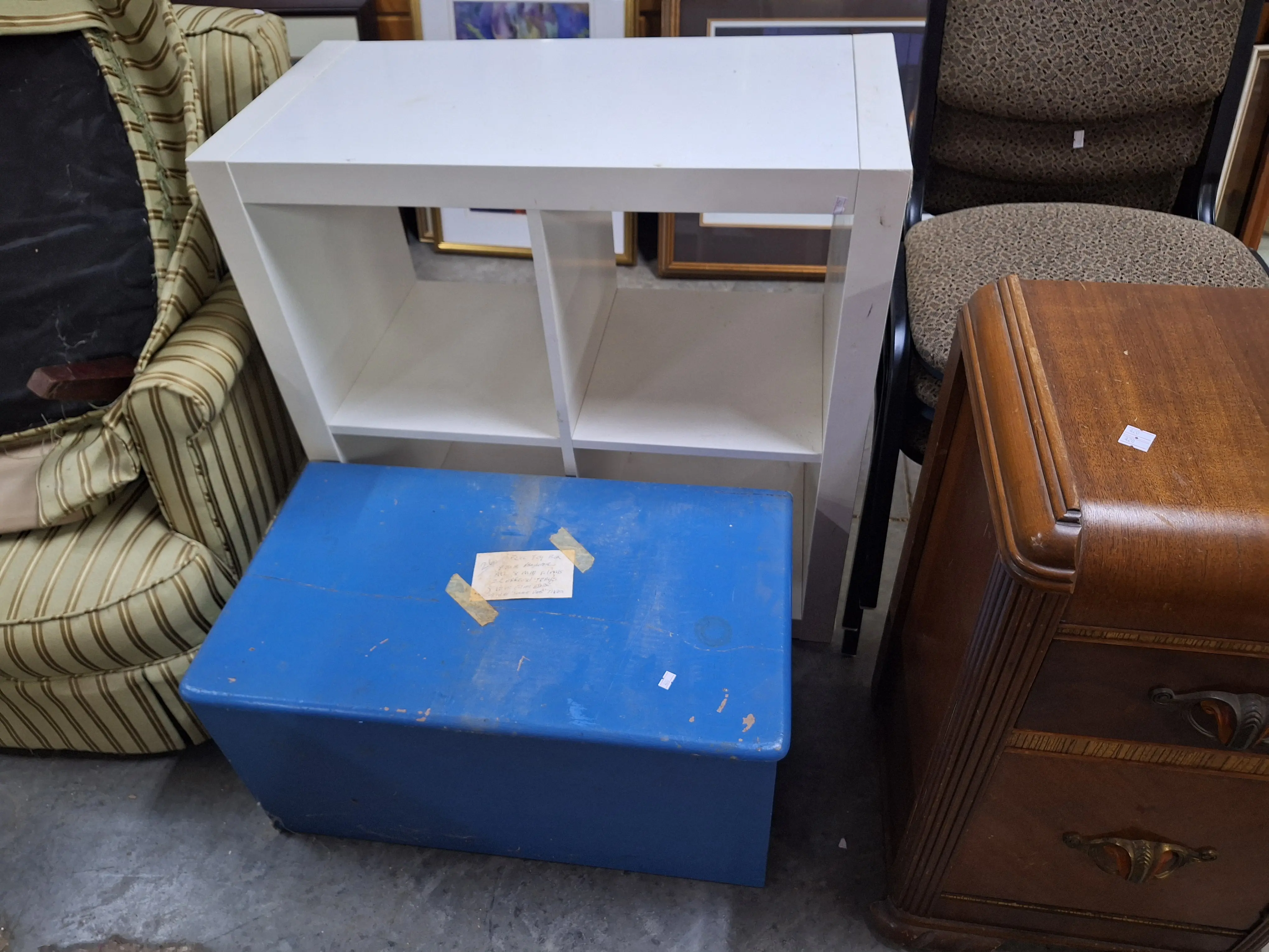 Live auction photo