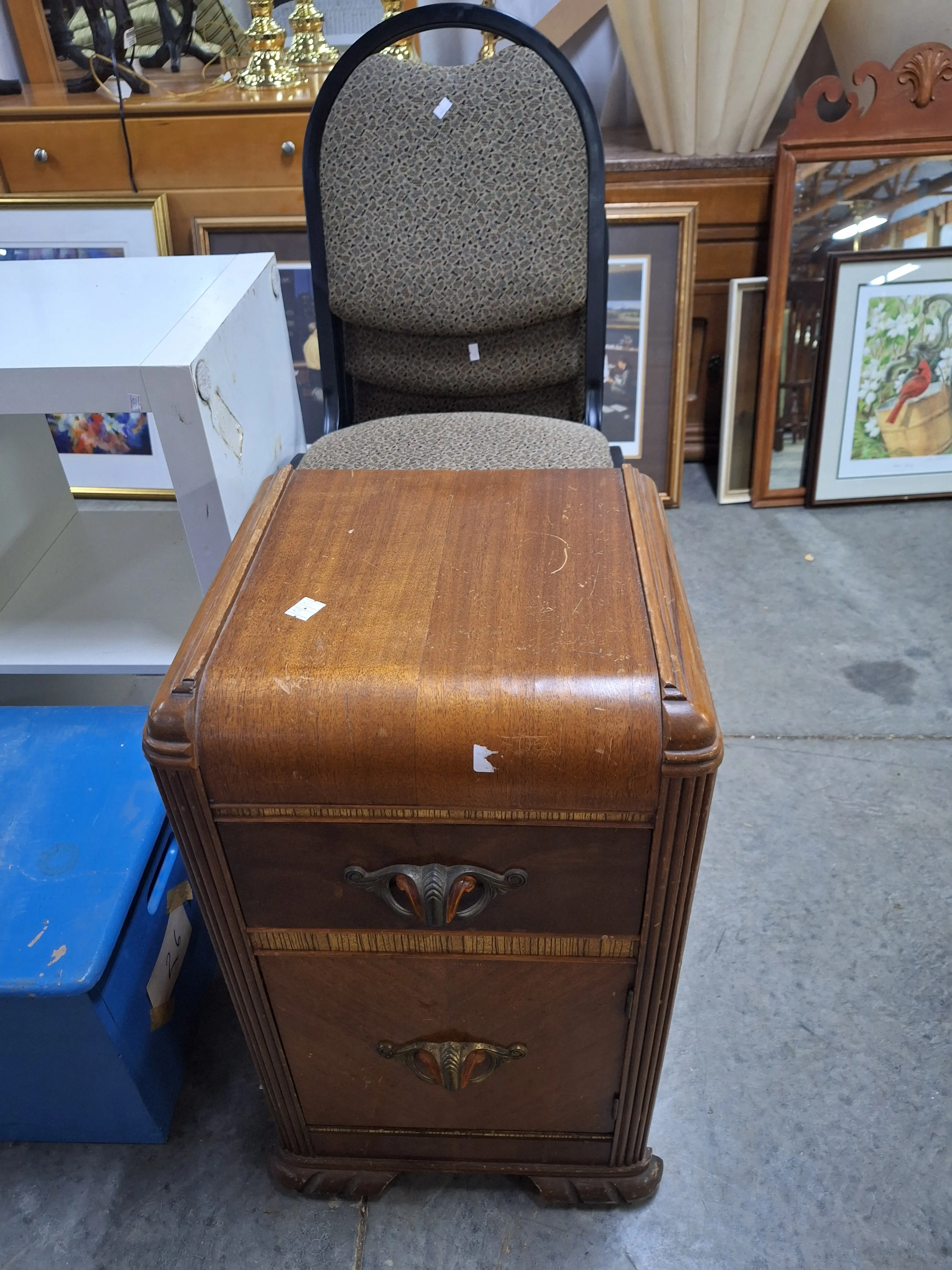 Live auction photo