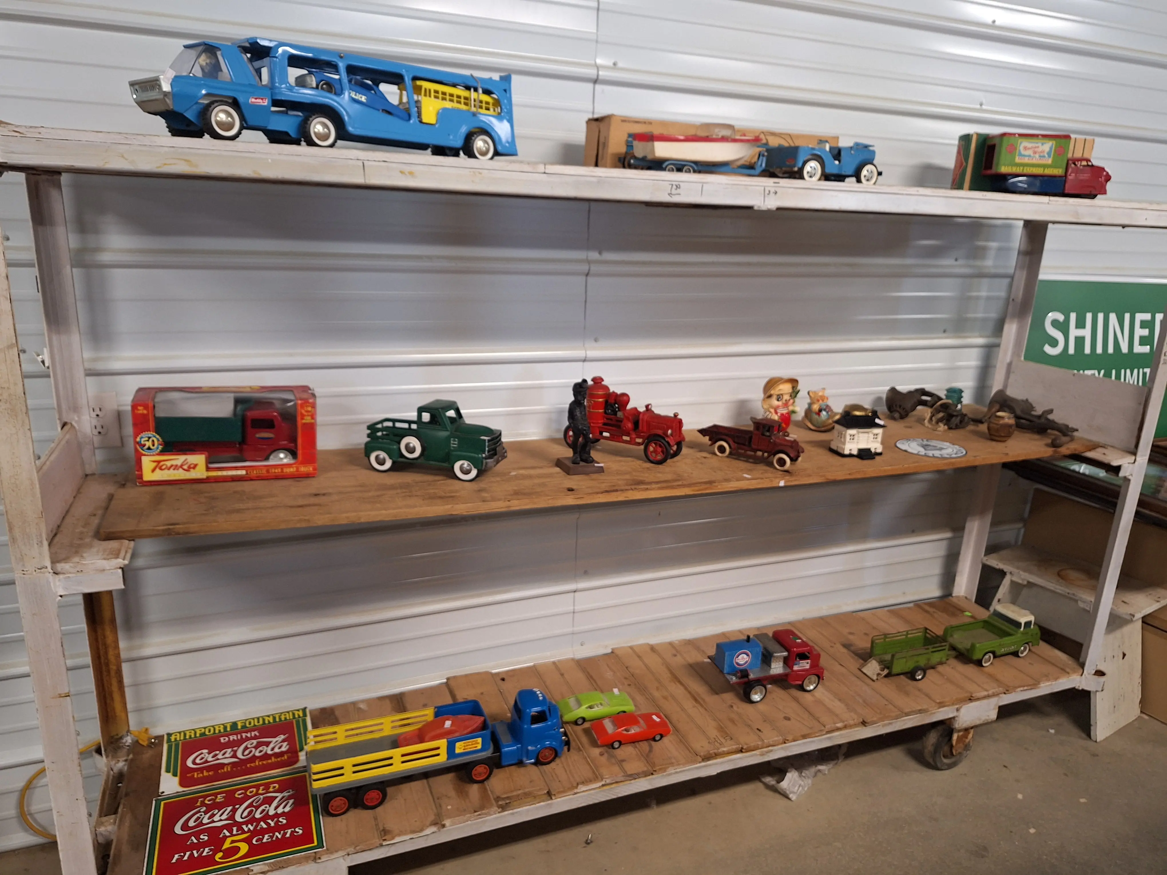 Live auction photo