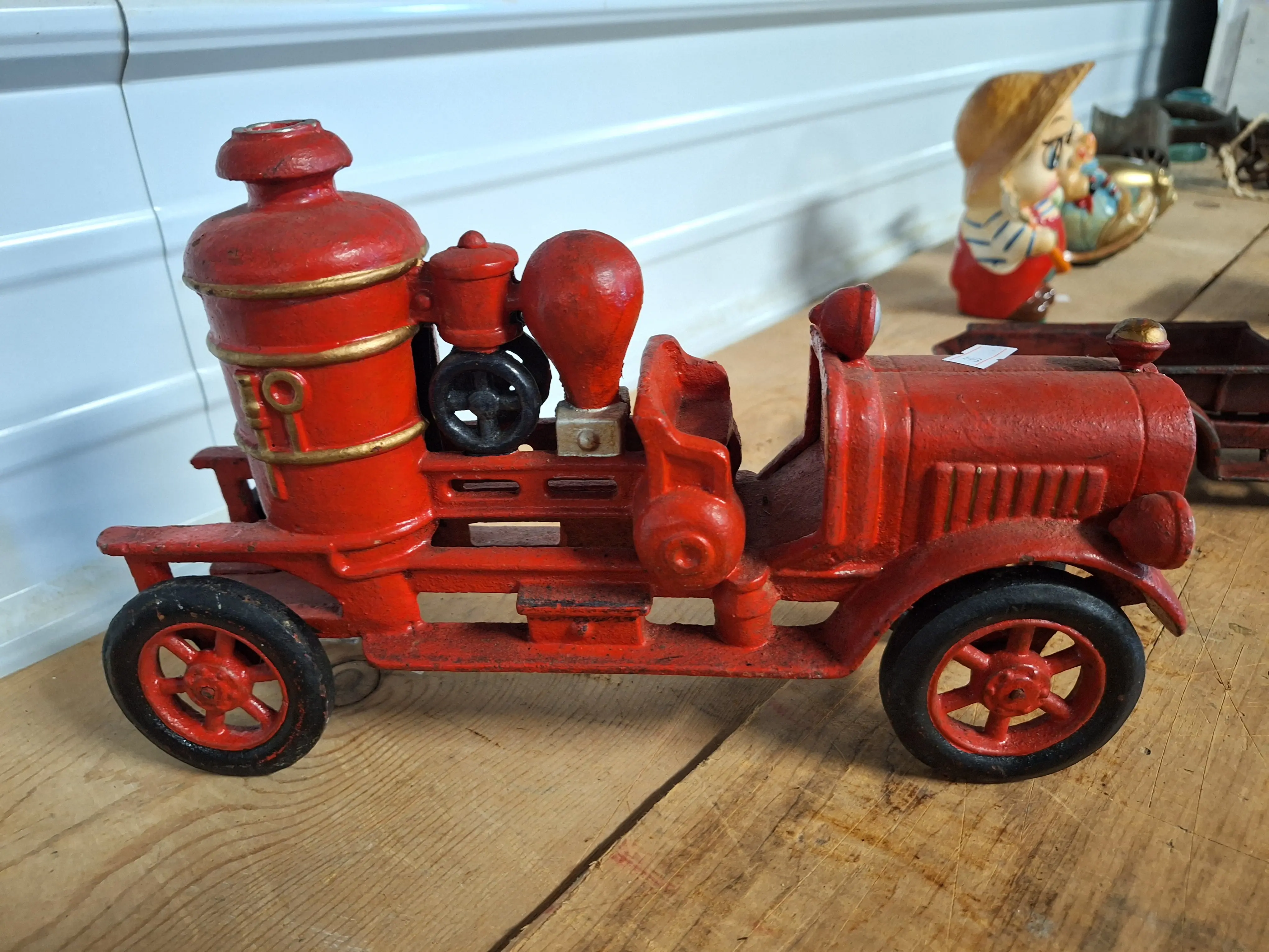 Live auction photo