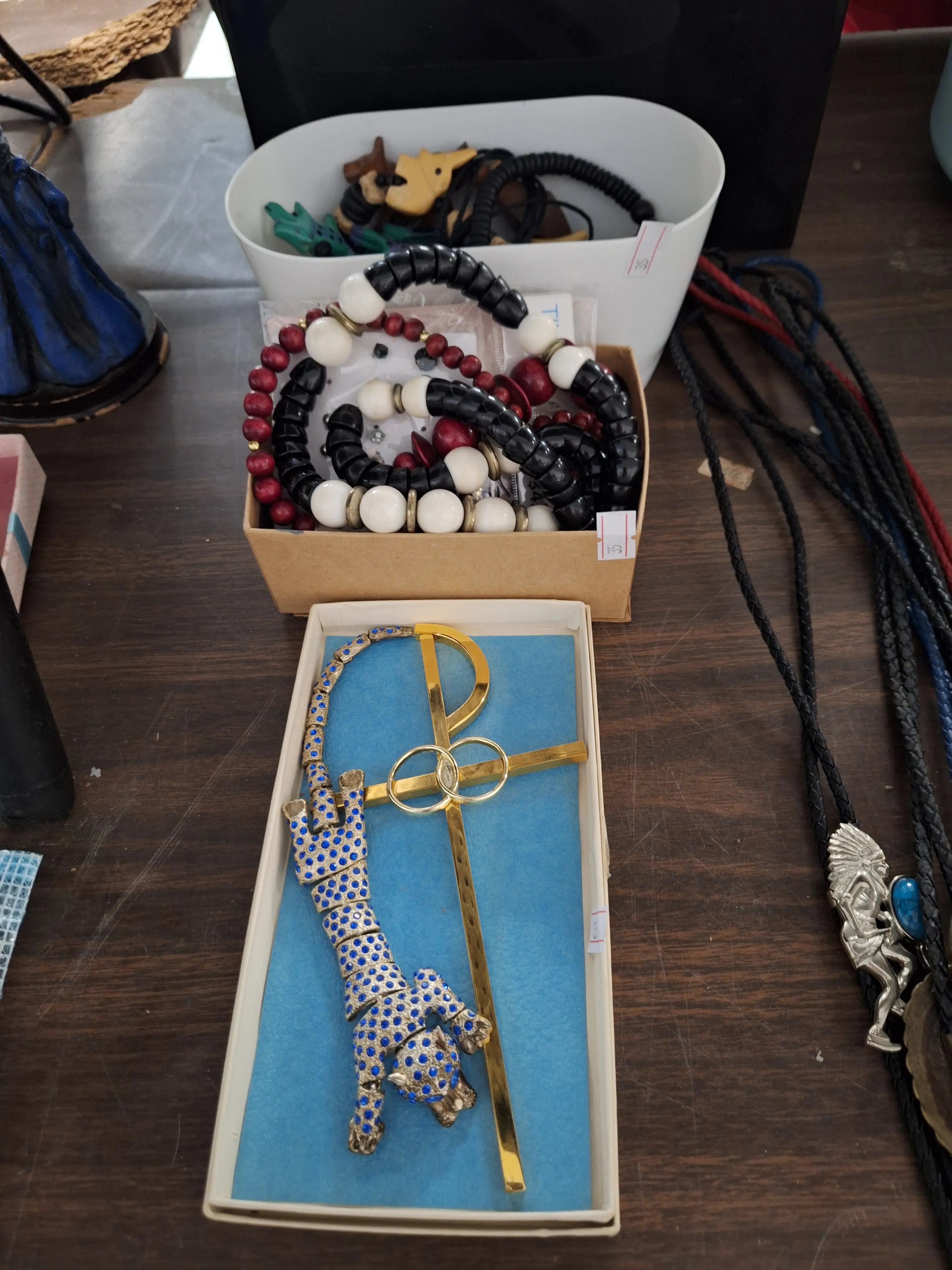 Live auction photo
