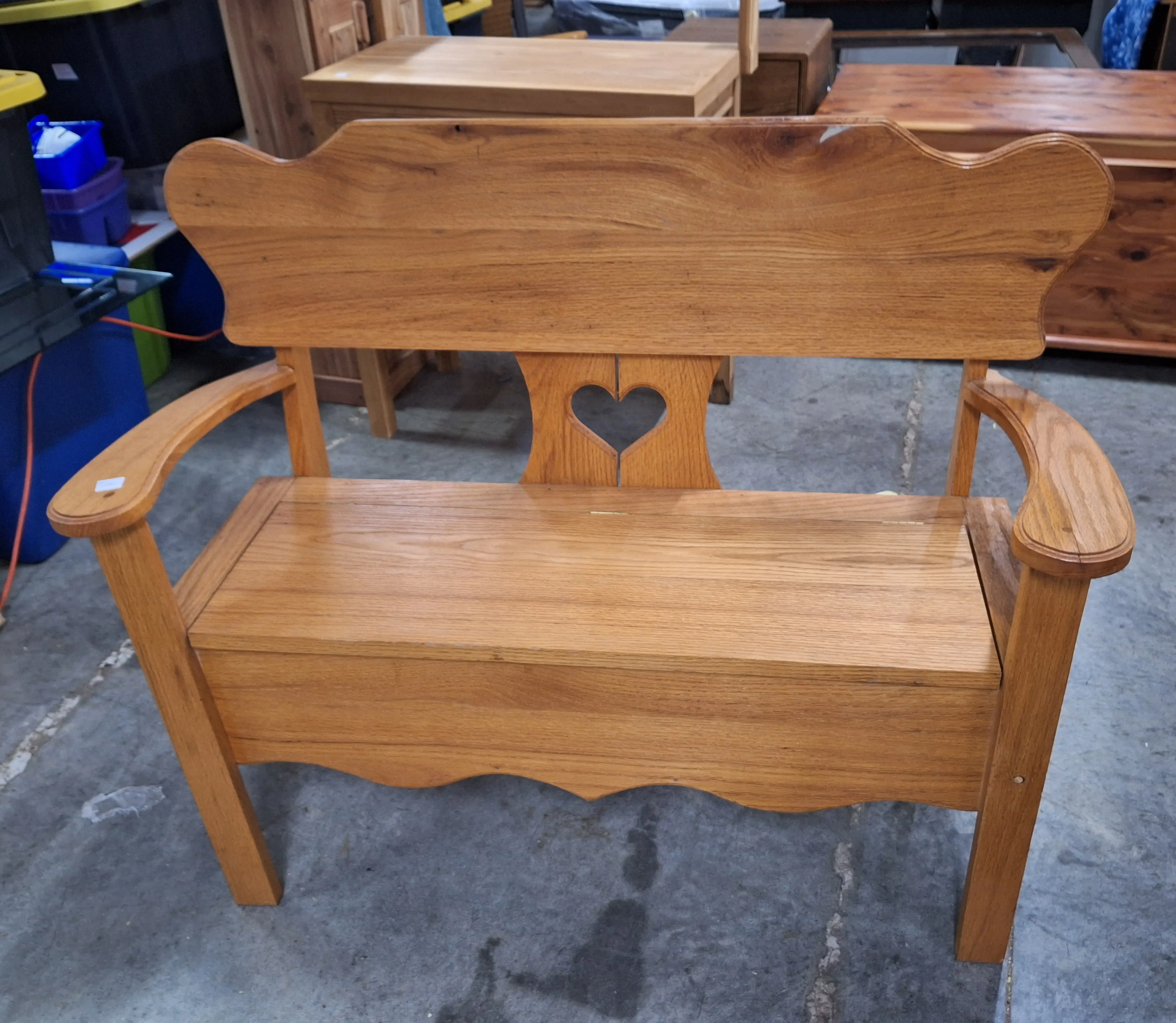 Live auction photo